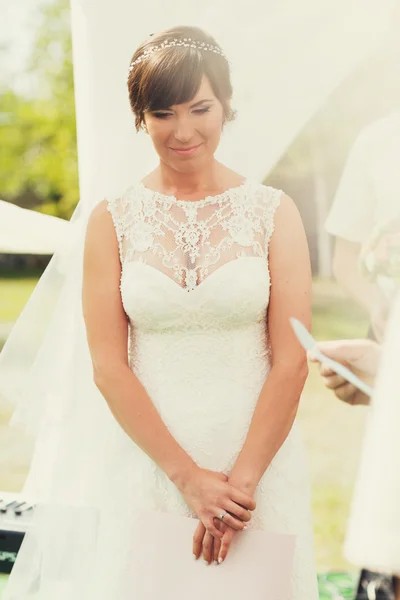 Bride in a white dress — Stock Photo, Image