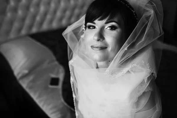 Süße schöne Braut brünette — Stockfoto