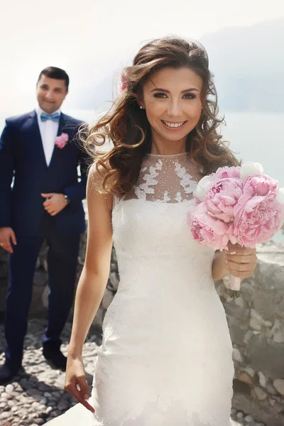 Lujo feliz pareja en el fondo —  Fotos de Stock