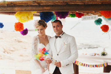 muhteşem sarışın gelin ve şık damat