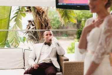 muhteşem sarışın gelin ve şık damat