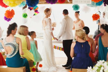 muhteşem sarışın gelin ve şık damat