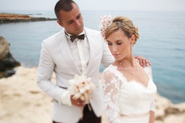 muhteşem sarışın gelin ve şık damat