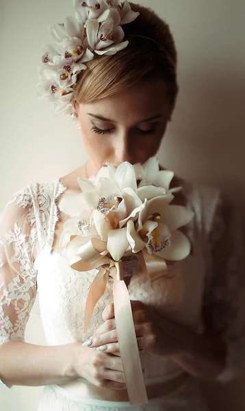 Linda noiva elegante lindo — Fotografia de Stock