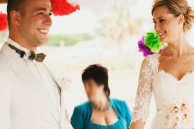 muhteşem sarışın gelin ve şık damat