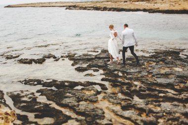 muhteşem sarışın gelin ve şık damat