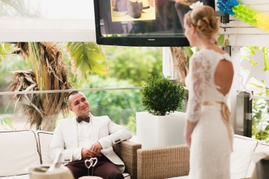 muhteşem sarışın gelin ve şık damat
