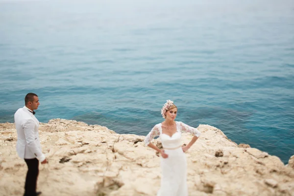 美しいゴージャスな金髪の花嫁 — ストック写真