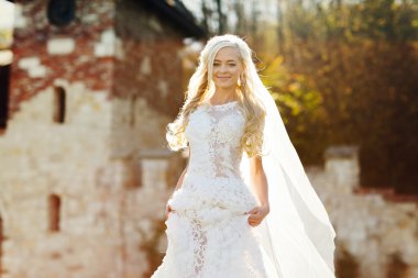 Yavaşça sarı gelin