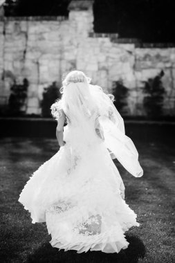 Yavaşça sarı gelin