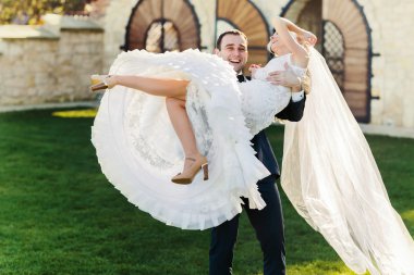 zengin damat ve gelin elele