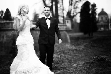 esmer damat ve sarı gelin