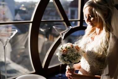 Yavaşça sarı gelin