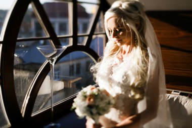 Yavaşça sarı gelin