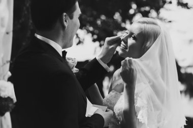 Şık genç gelin ve damat