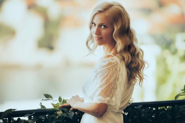 güzel sarışın gelin