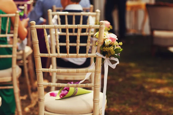 Καρέκλα ξύλινη γάμου — Φωτογραφία Αρχείου