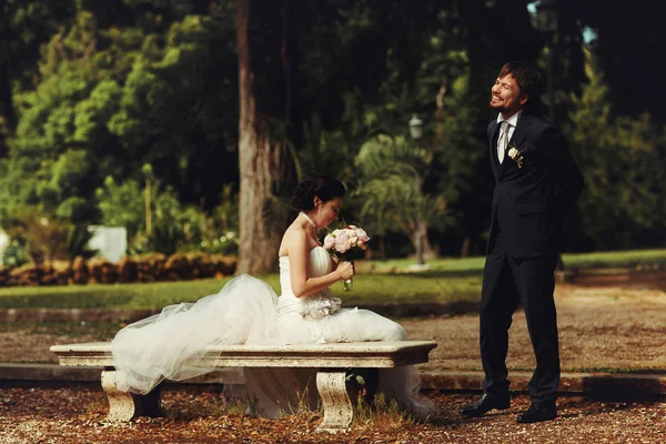 Büyüleyici zengin gelin ve damat — Stok fotoğraf