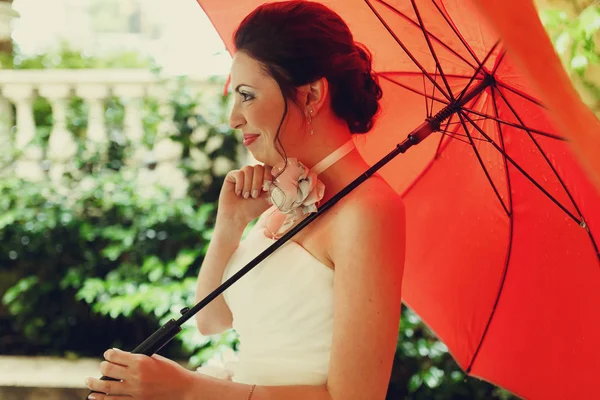 Amazing beautiful rich stylish smiling bride — Stock Fotó