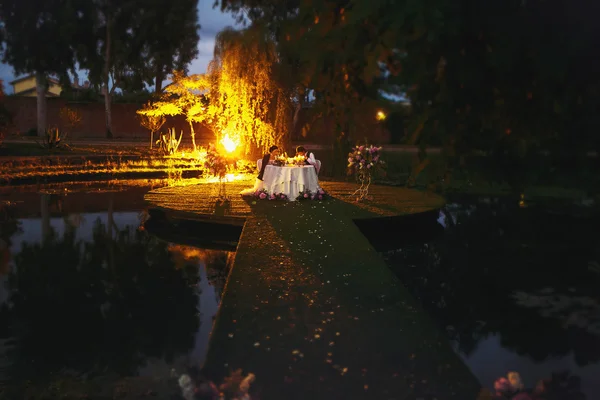 Bride and groom romance dinner — Stock Photo, Image