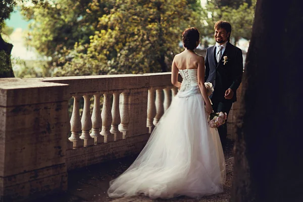 Beautiful bride and groom — Stock Photo, Image