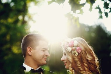 Gelin ve yakışıklı damat