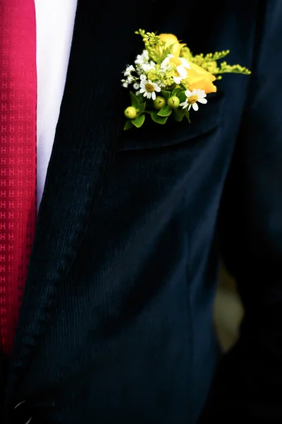 Bruidegom corsages op een achtergrond — Stockfoto