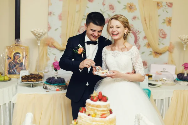 Pareja feliz boda — Foto de Stock