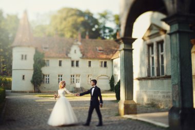 el ele tutuşarak nd genç gelin damat