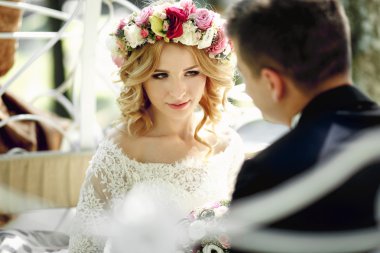 Yakışıklı damat ve gelin