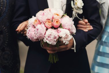 Yakışıklı zarif damat