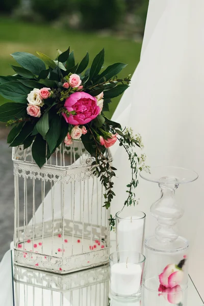Vacker vit bröllop bur — Stockfoto