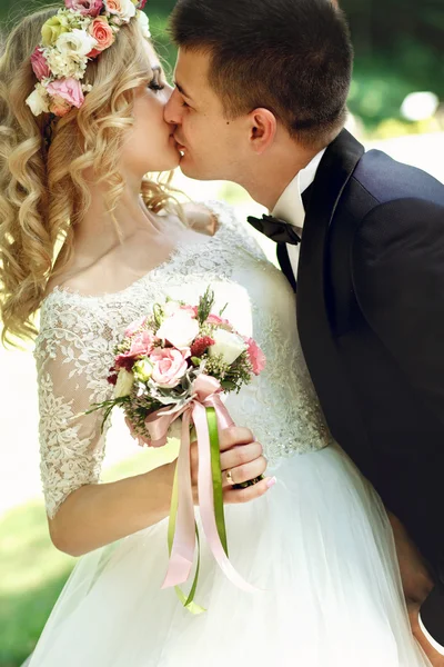 Bride kissing handsome groom — Stock Photo, Image
