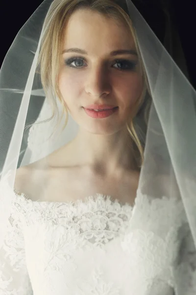 美しい金髪の結婚式の花嫁 — ストック写真