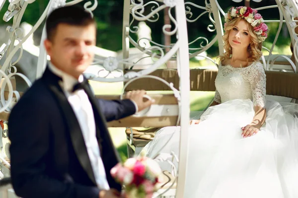 Carruagem de casamento de cinderela de conto de fadas — Fotografia de Stock