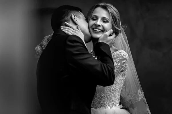 Happy sensual handsome groom and bride — Stock Photo, Image