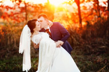 Gelin ve damat yürüyüş