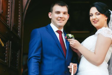 ilik damat gelin elbise giderir