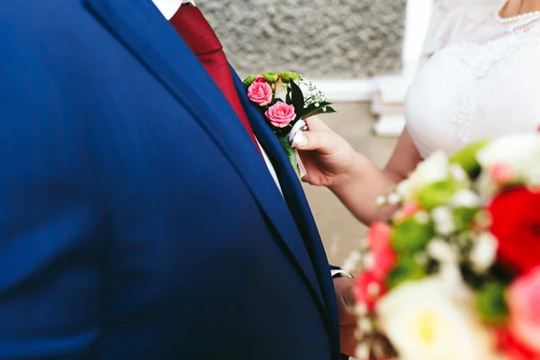 Невеста в платье-фикс — стоковое фото