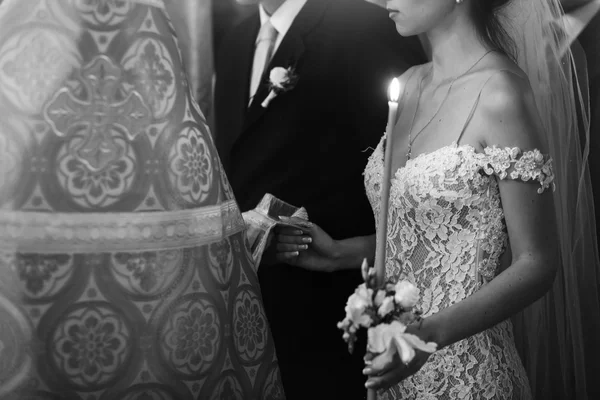 Bride and handsome groom — Stock Photo, Image