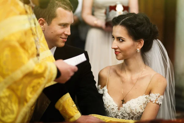 Bride and handsome groom — Stock Photo, Image