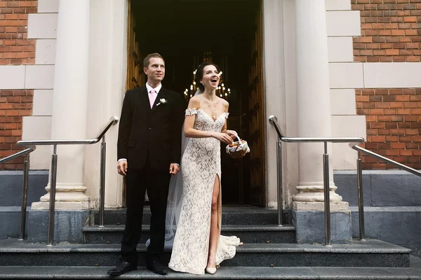 Bride and handsome groom — Stock Photo, Image