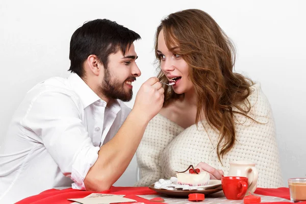 Happy family couple eating breakfest — Φωτογραφία Αρχείου