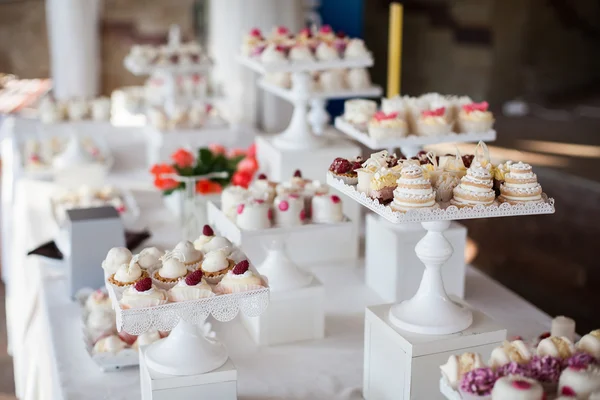 Mesa de postres recepción boda — Foto de Stock