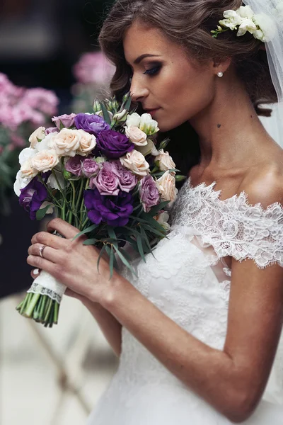 Splendida sposa sexy — Foto Stock