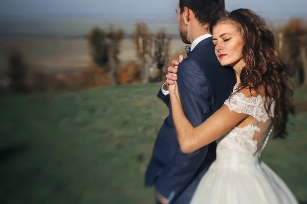 Emotional beautiful bride — Stock Photo, Image