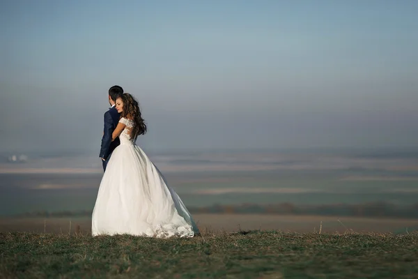 Emotional schöne Braut — Stockfoto