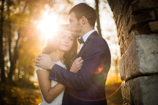 Cuento de hadas romántico recién casados pareja — Foto de Stock