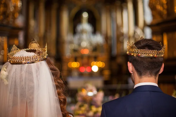 Casal de conto de fadas, noiva e noivo — Fotografia de Stock
