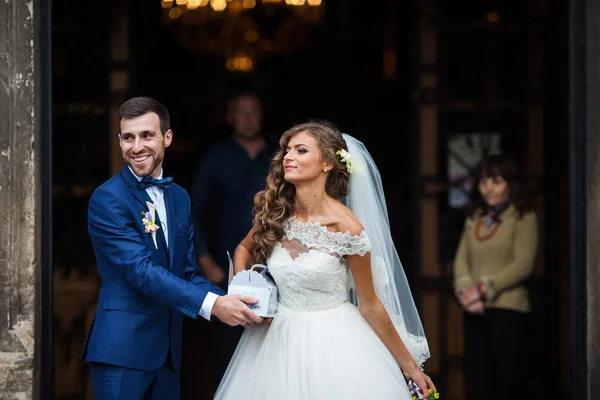 Feliz marido e mulher recém-casados — Fotografia de Stock